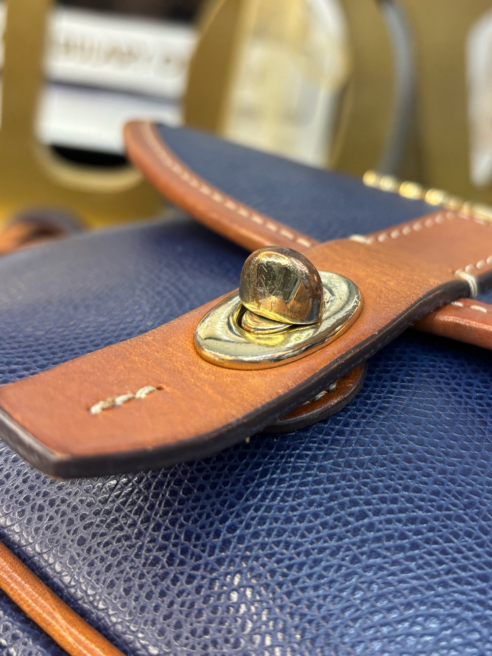 Dooney & Bourke made in china Claremont Field Bag EUC - Picture 11 of 16